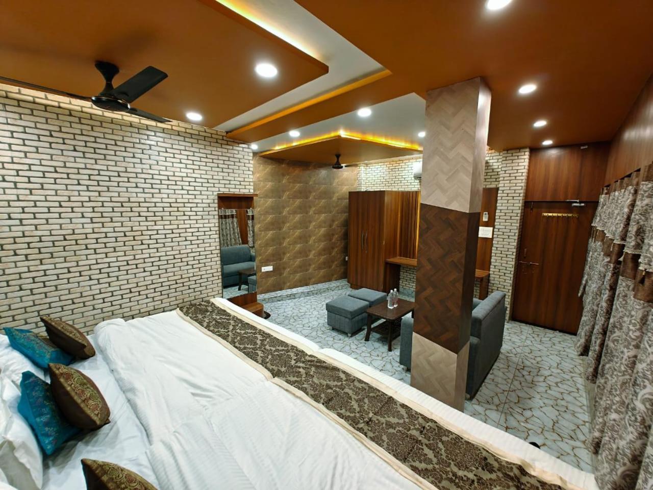 Shri Kailash Pati Guest House- Opposite Kashi Vishwanath Temple Varanasi Exterior photo