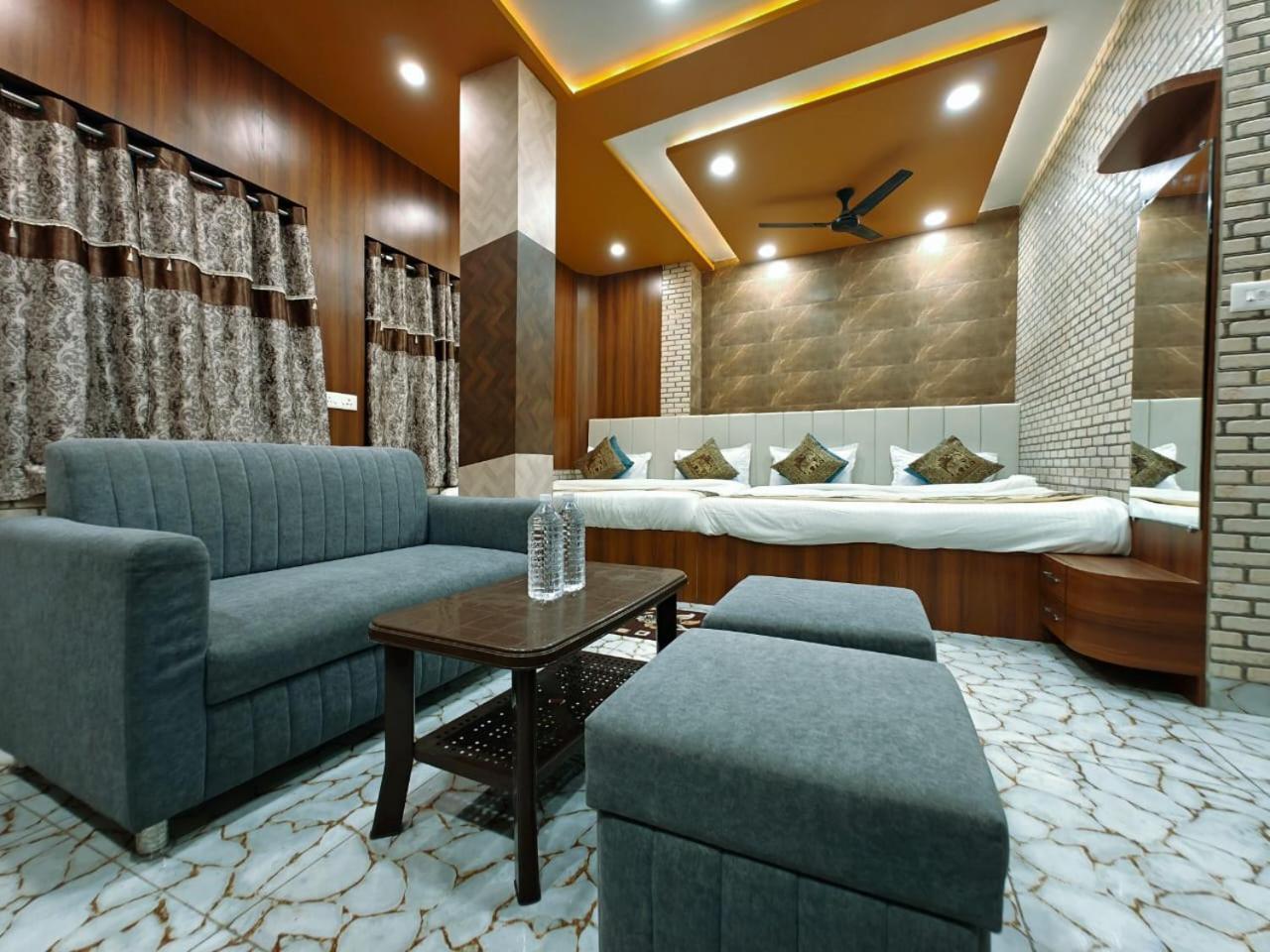 Shri Kailash Pati Guest House- Opposite Kashi Vishwanath Temple Varanasi Exterior photo