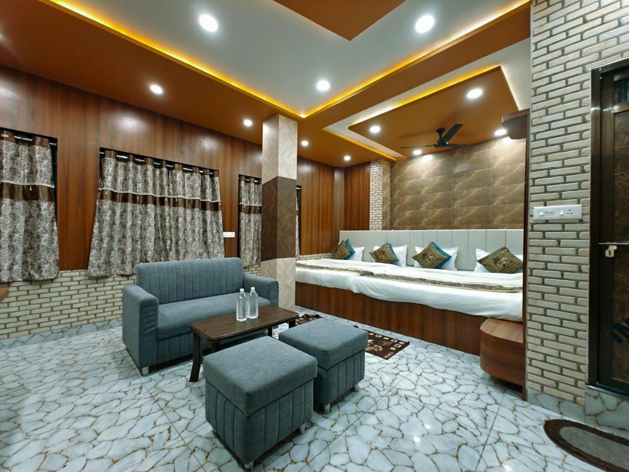 Shri Kailash Pati Guest House- Opposite Kashi Vishwanath Temple Varanasi Exterior photo